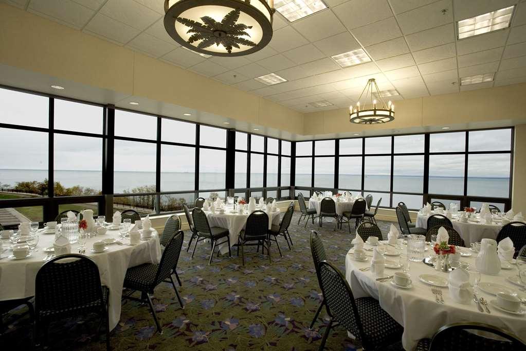 Edgewater Waterpark Hotel Duluth Restaurant photo
