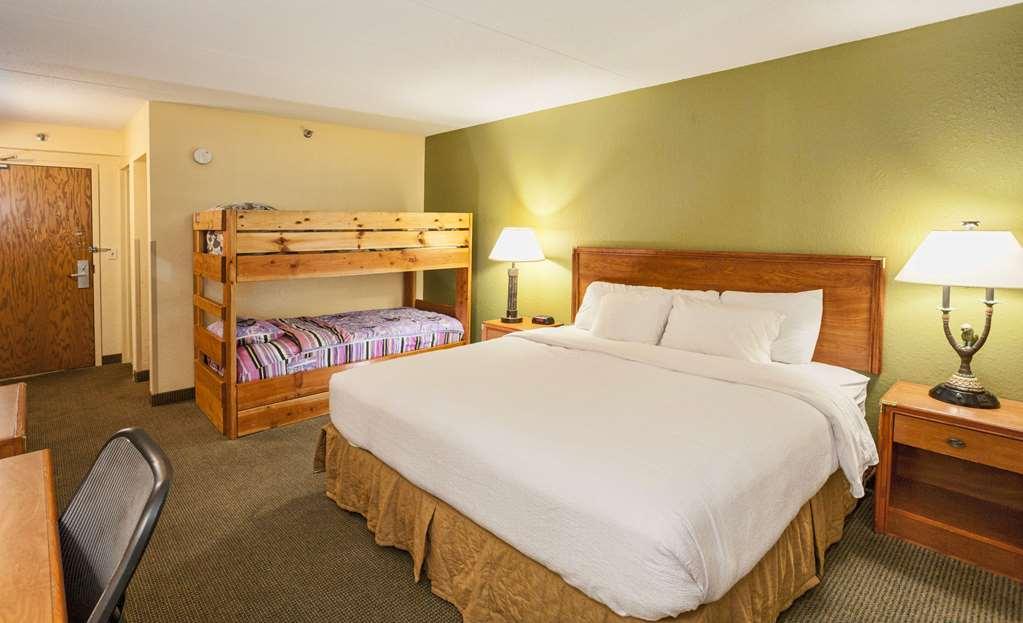 Edgewater Waterpark Hotel Duluth Room photo