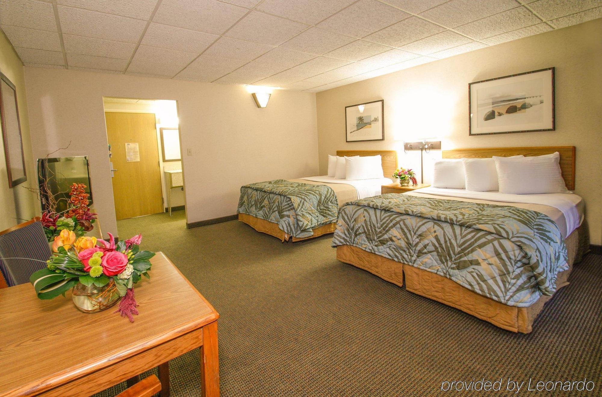 Edgewater Waterpark Hotel Duluth Exterior photo