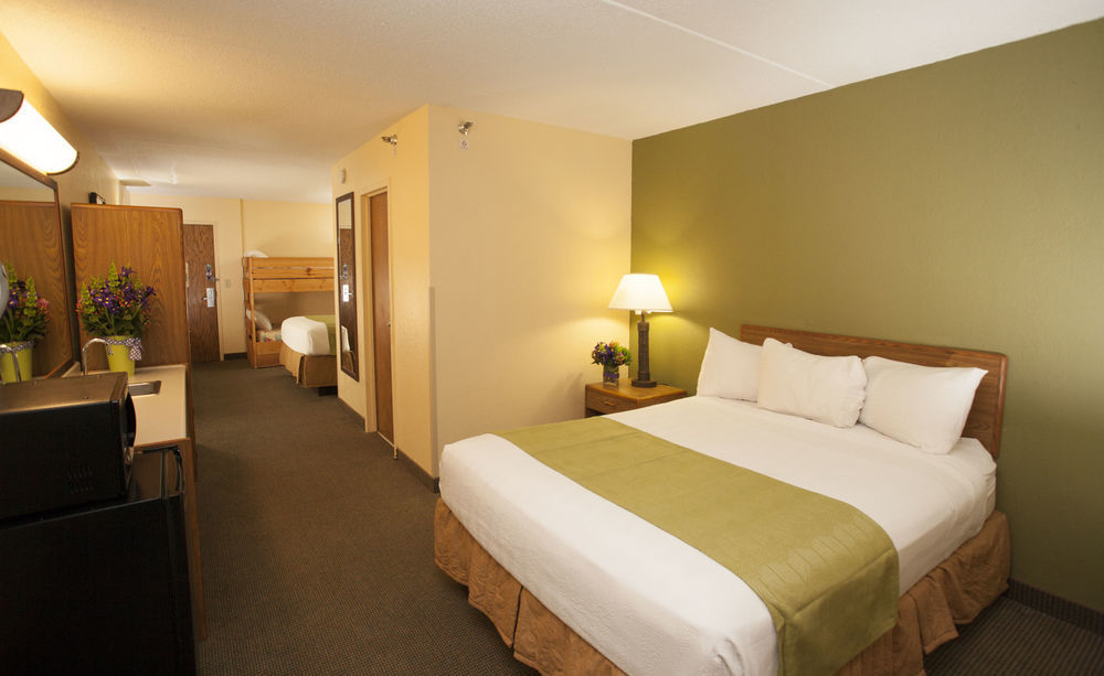 Edgewater Waterpark Hotel Duluth Exterior photo