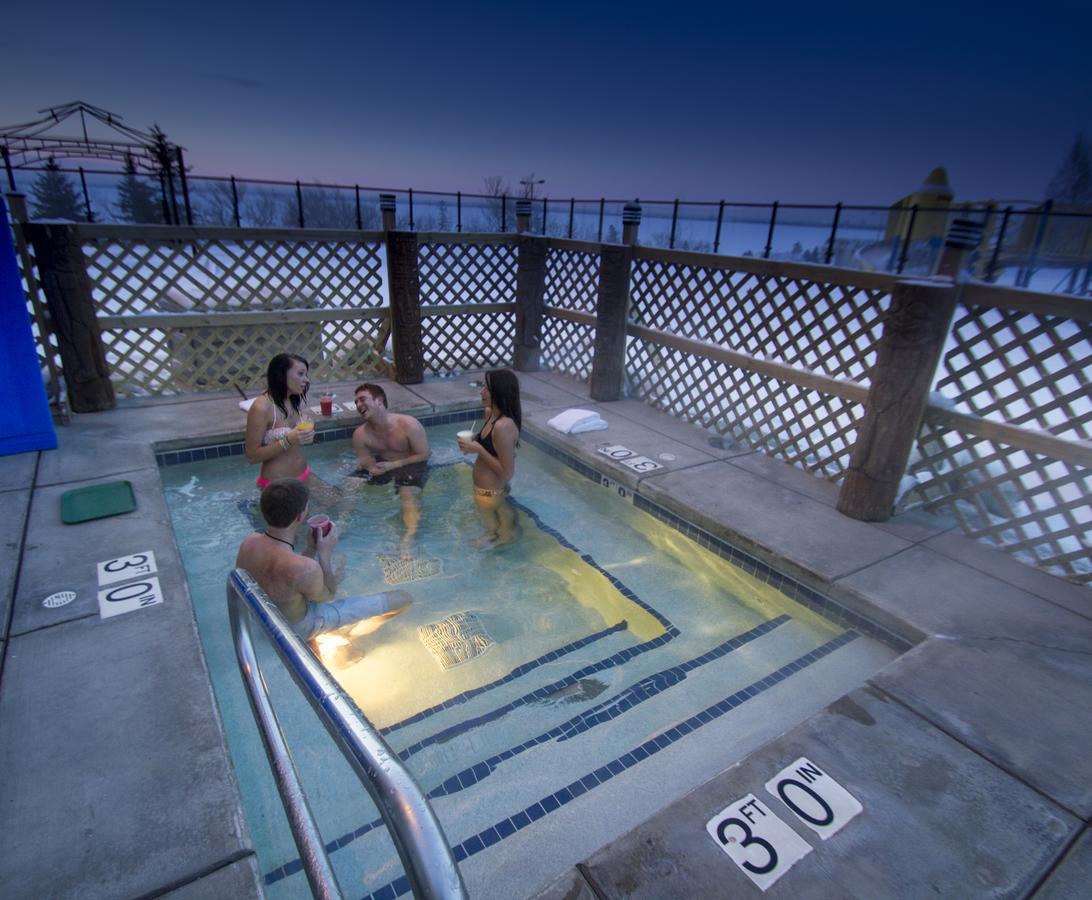 Edgewater Waterpark Hotel Duluth Exterior photo
