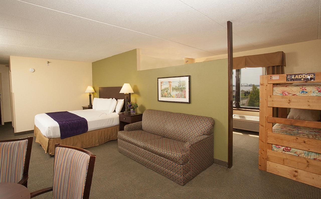 Edgewater Waterpark Hotel Duluth Exterior photo