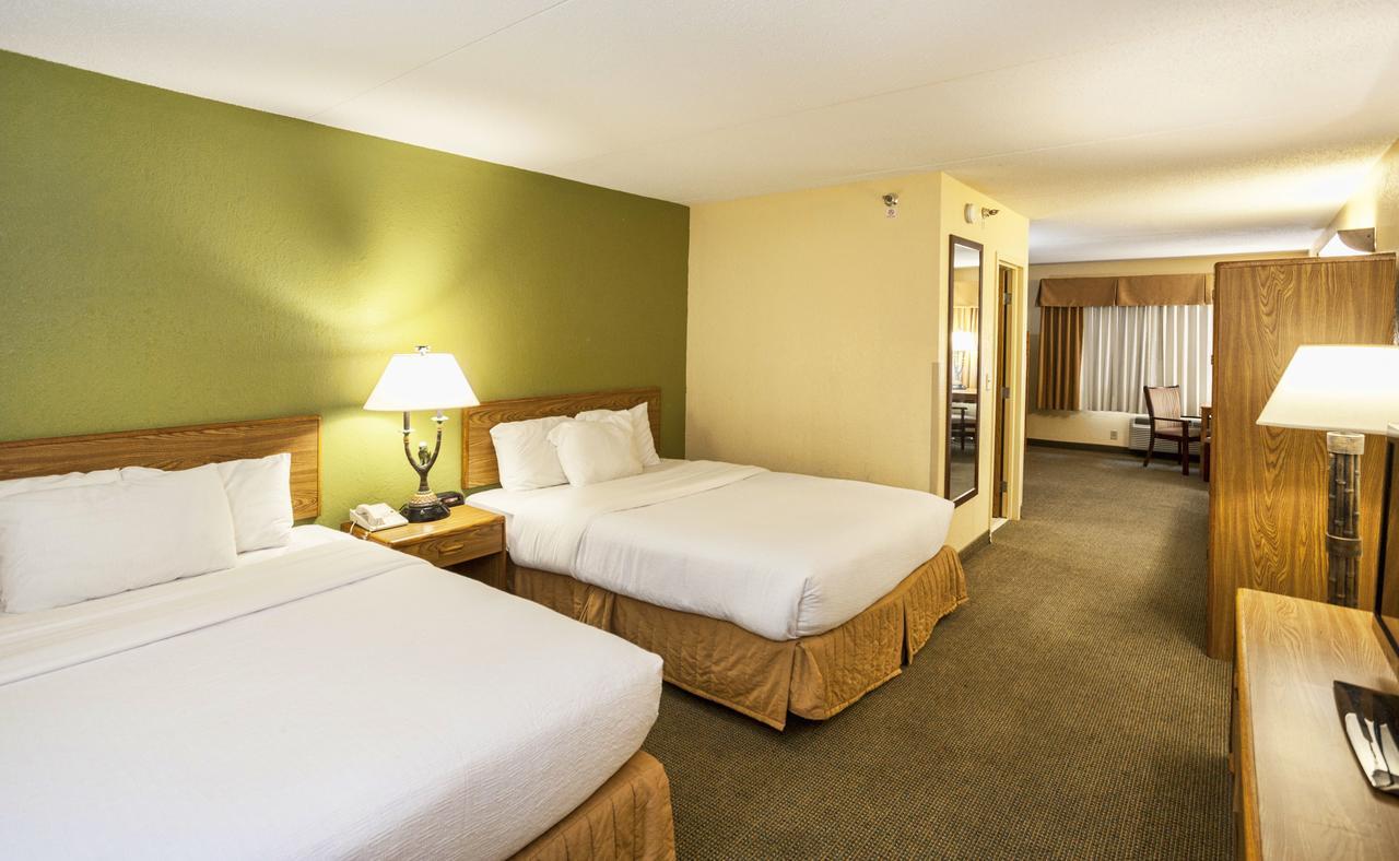 Edgewater Waterpark Hotel Duluth Exterior photo