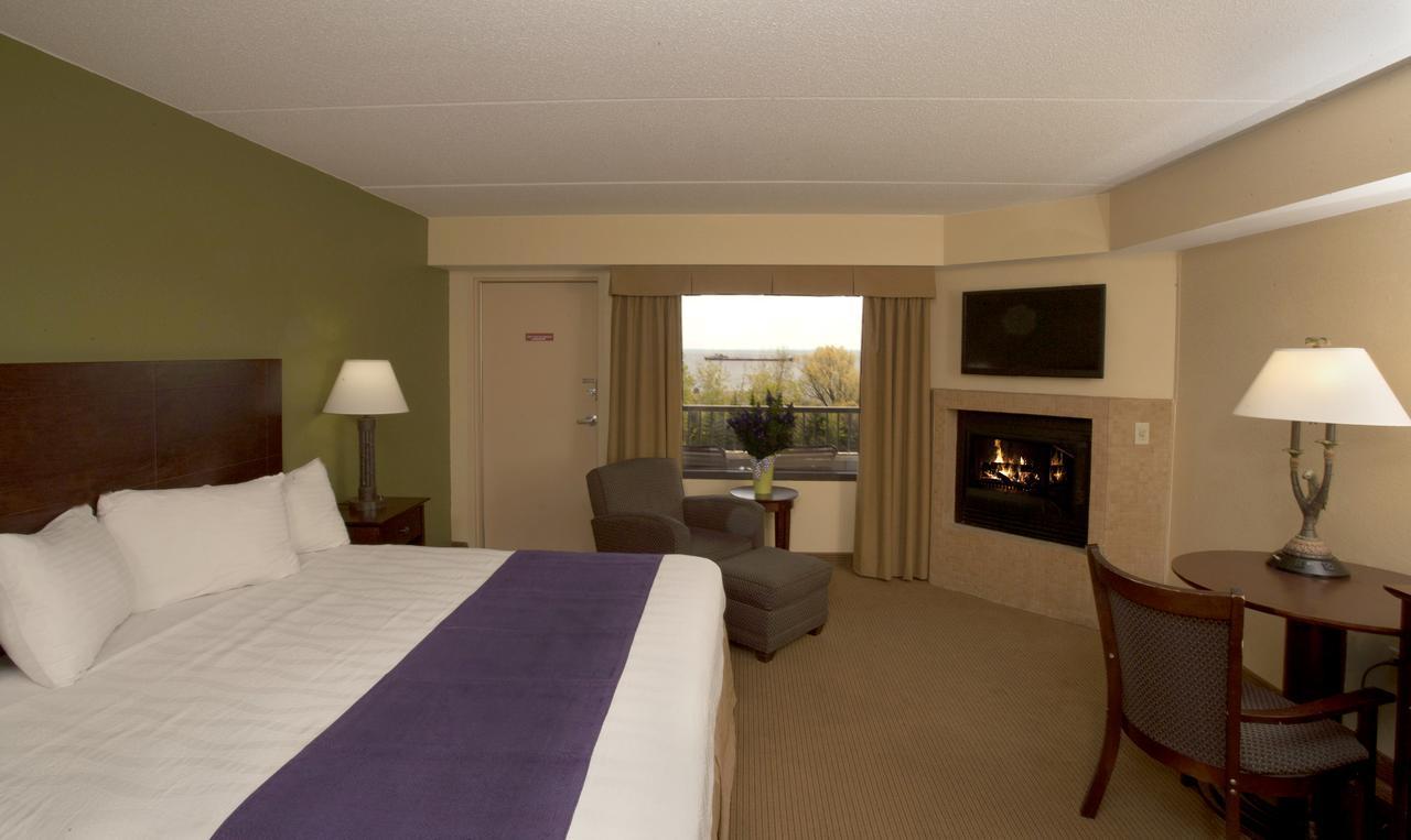 Edgewater Waterpark Hotel Duluth Exterior photo
