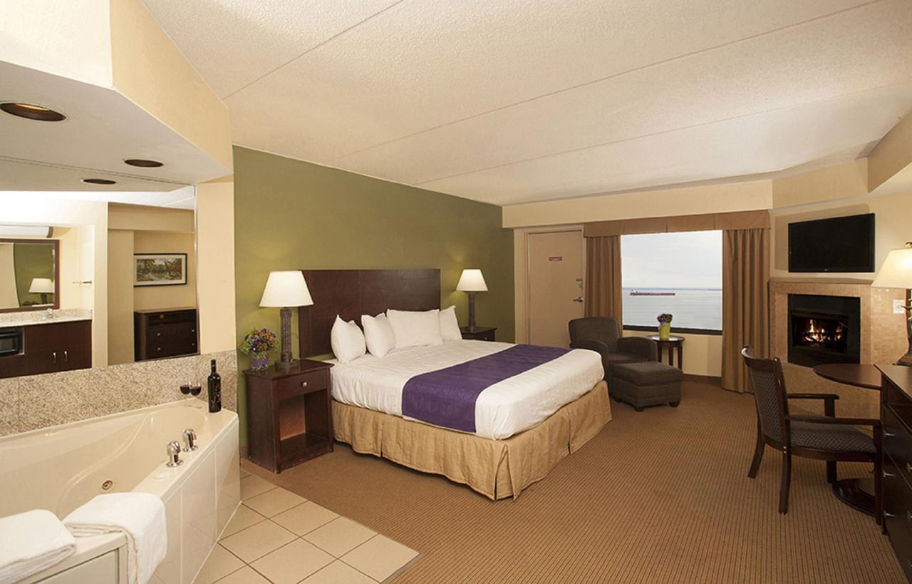 Edgewater Waterpark Hotel Duluth Exterior photo